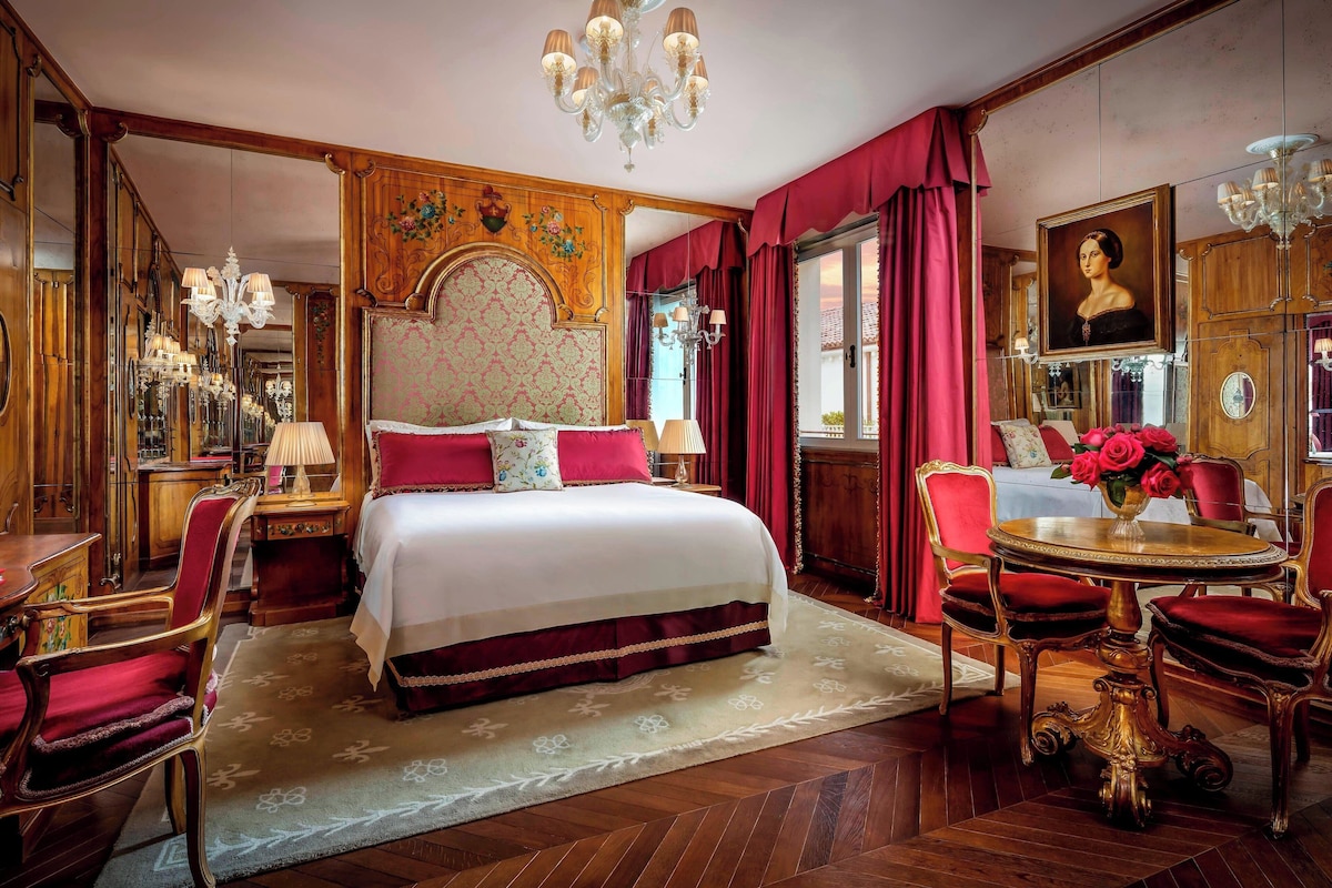 The Gritti Palace (Venetian room) image 3