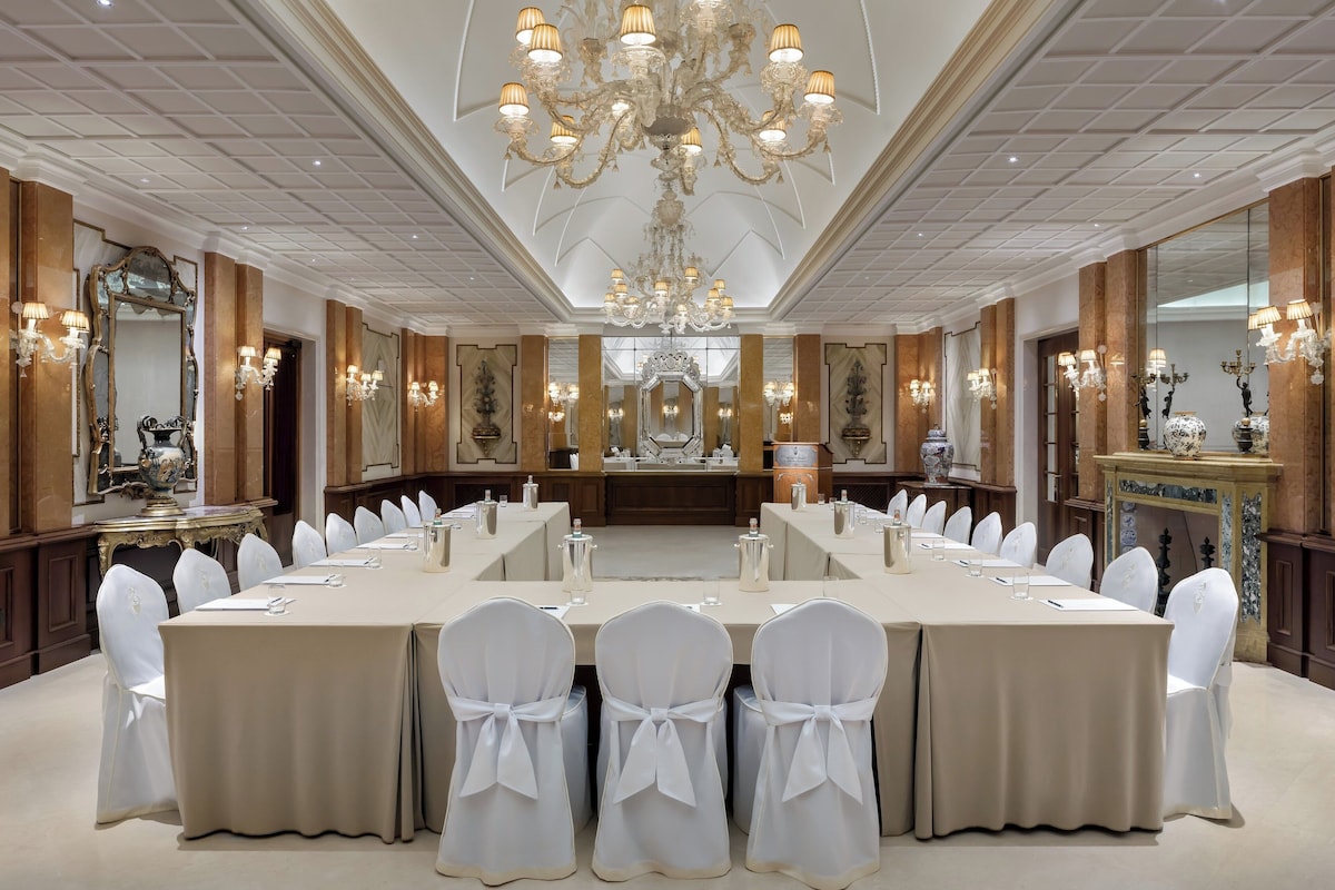 The Gritti Palace (Venetian room) image 4