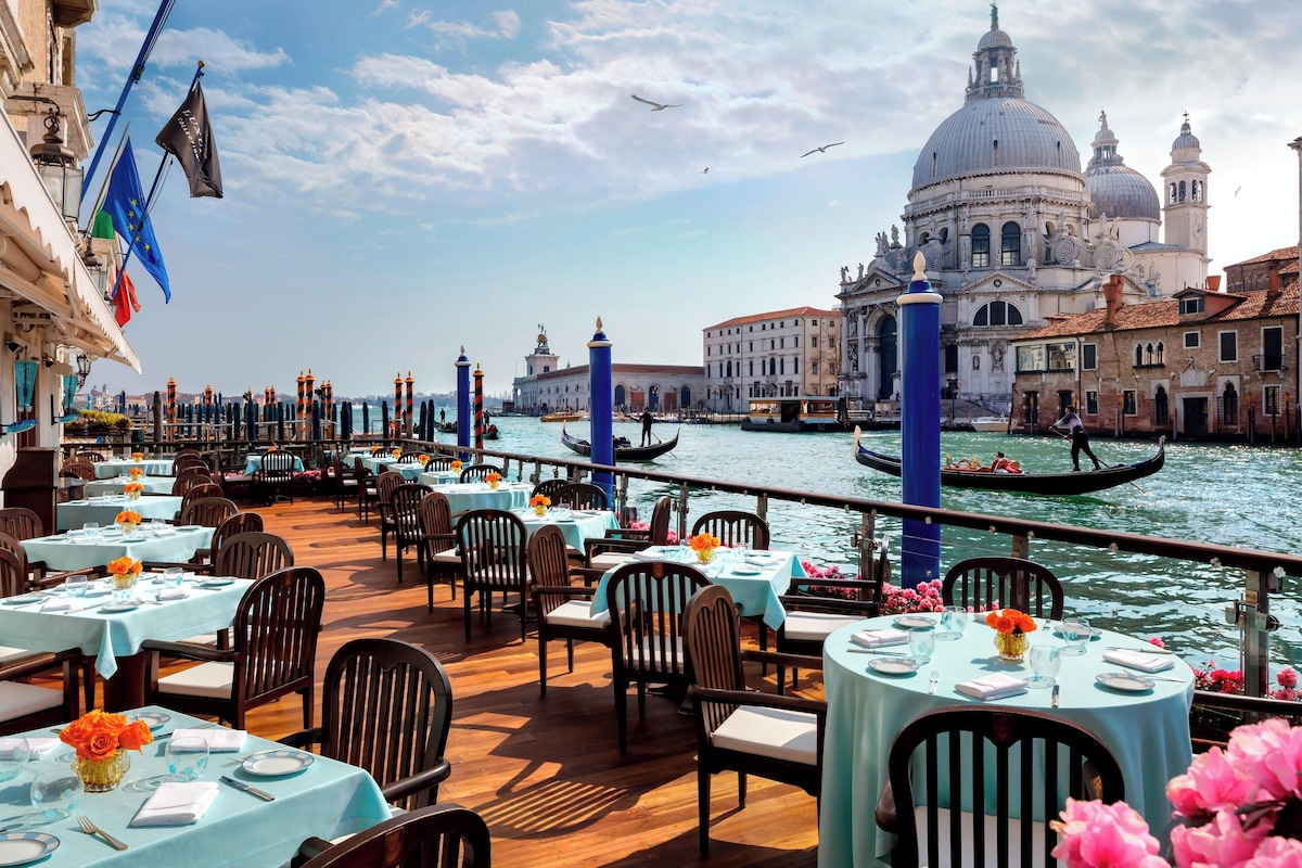 The Gritti Palace (Venetian room) image 5