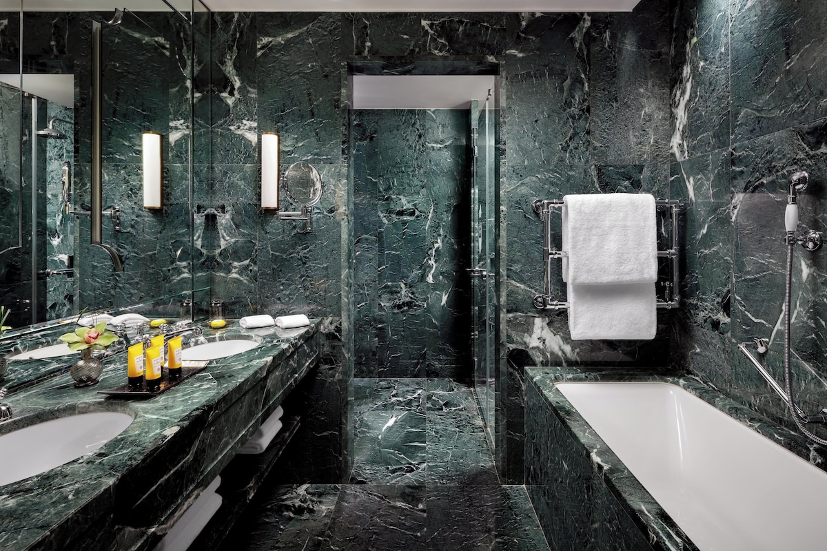 The Gritti Palace (Venetian room) image 6