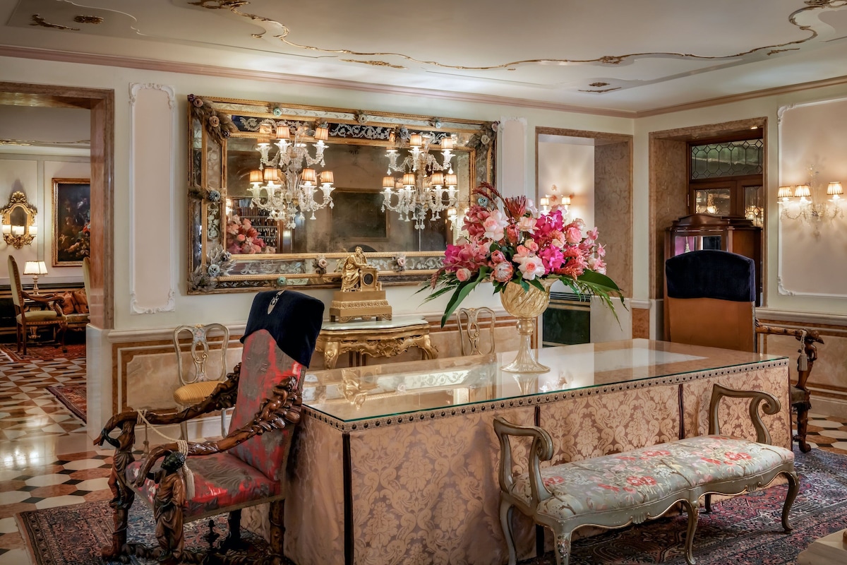The Gritti Palace (Venetian room) image 8