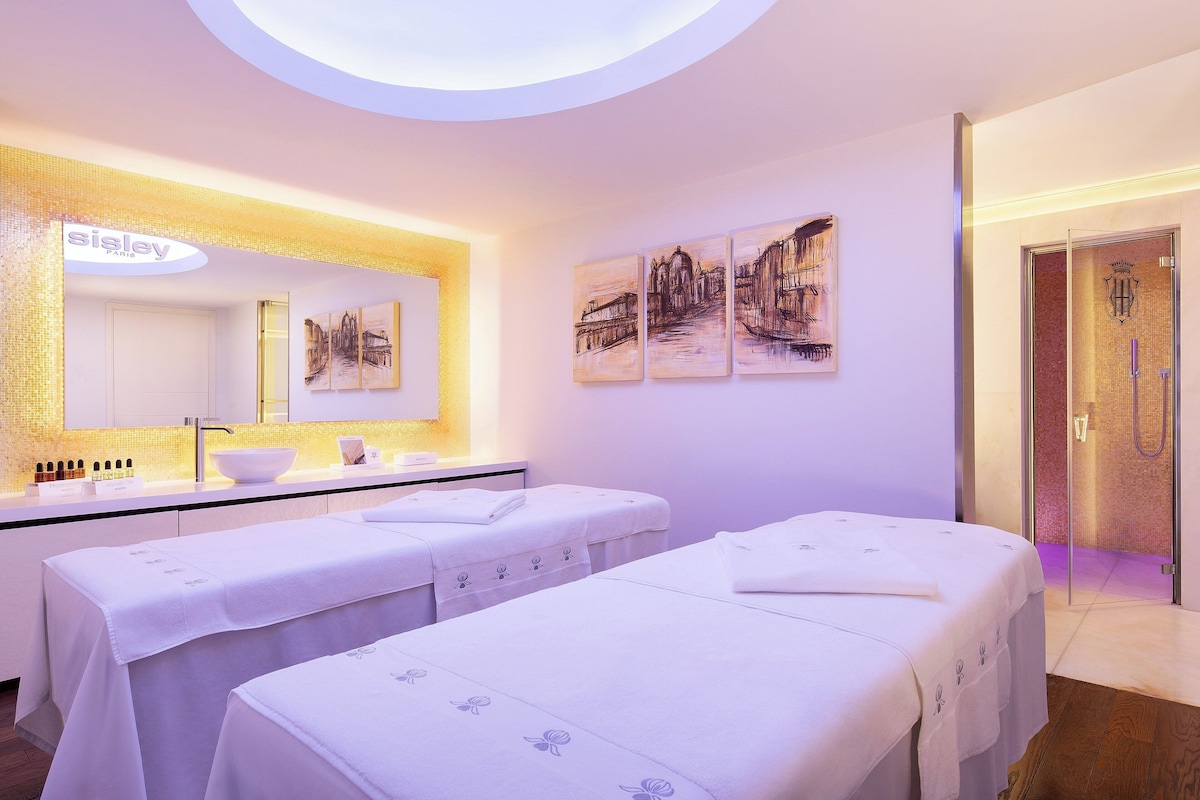 The Gritti Palace (Venetian room) image 9
