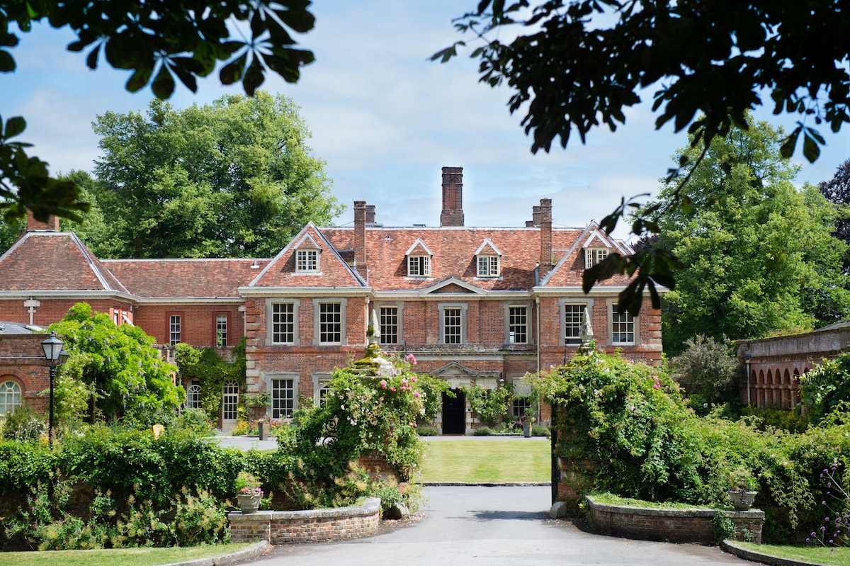 Lainston House (Four Poster Suite) image 1
