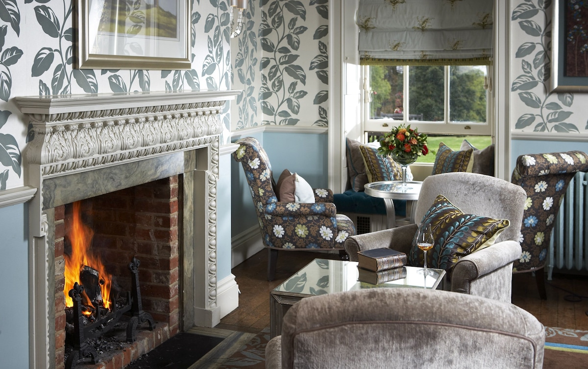 Lainston House (Four Poster Suite) image 2
