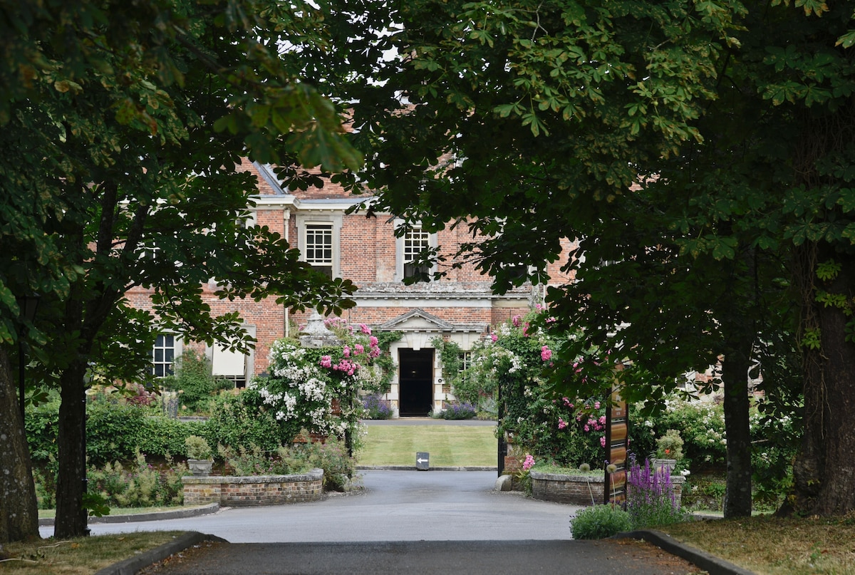 Lainston House (Four Poster Suite) image 8