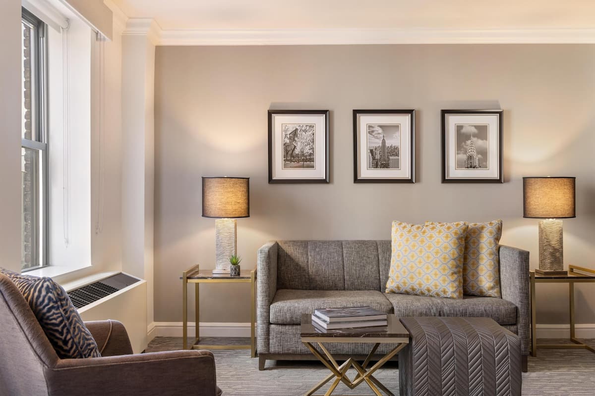 Junior Suite, 1 King Bed, Martinique New York image 4