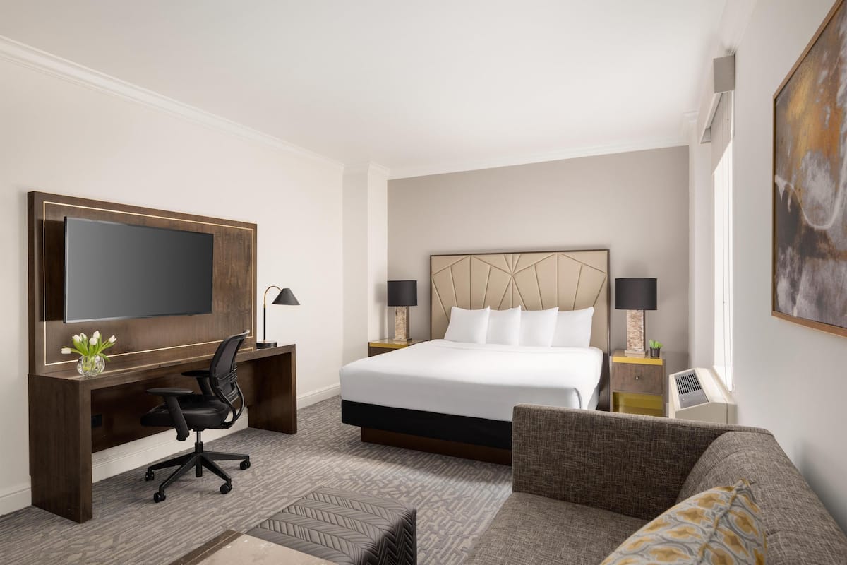 Junior Suite, 1 King Bed, Martinique New York image 5