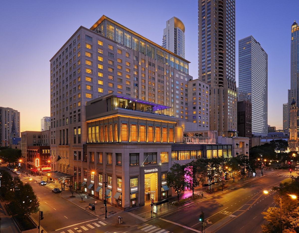 The Peninsula Chicago (Premier King Room) image 1