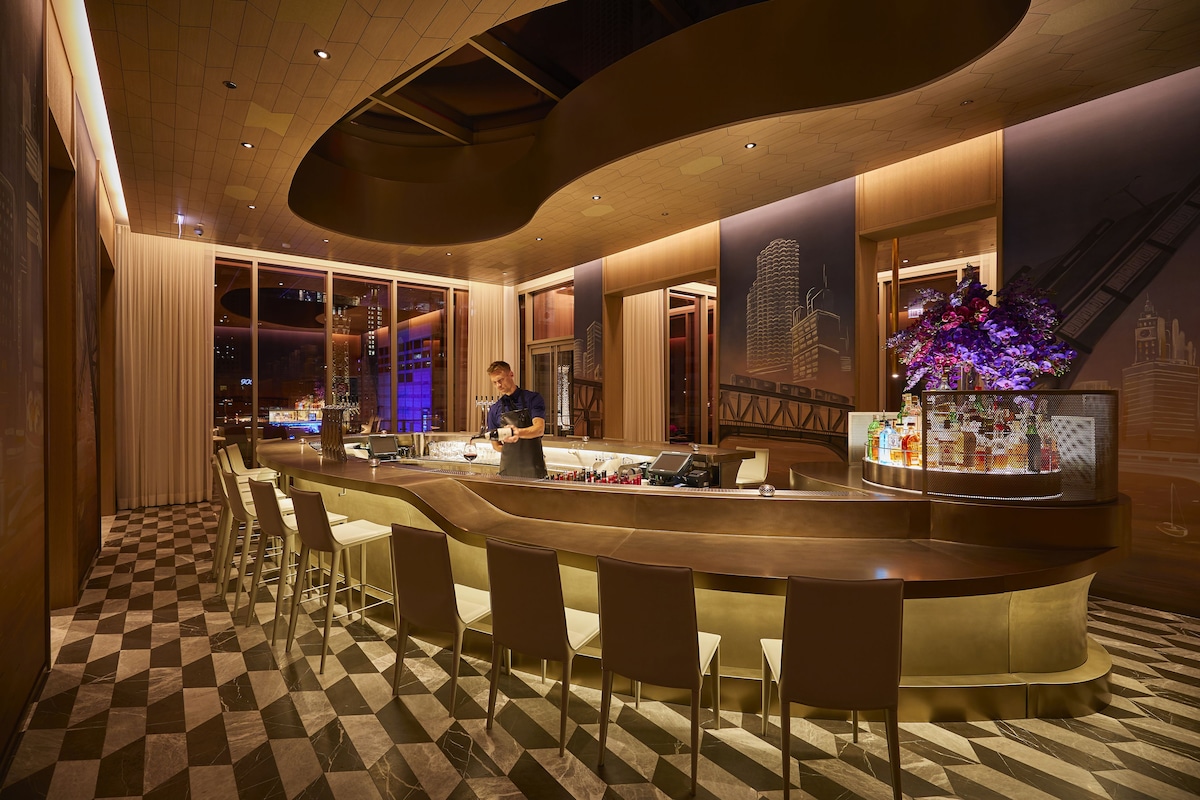 The Peninsula Chicago (Premier King Room) image 9