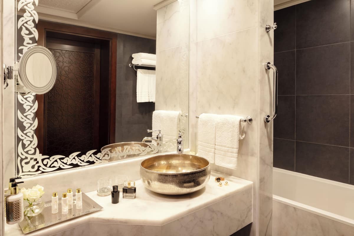 5 Bedroom Royal Villa, Jumeirah Zabeel Saray Dubai image 1