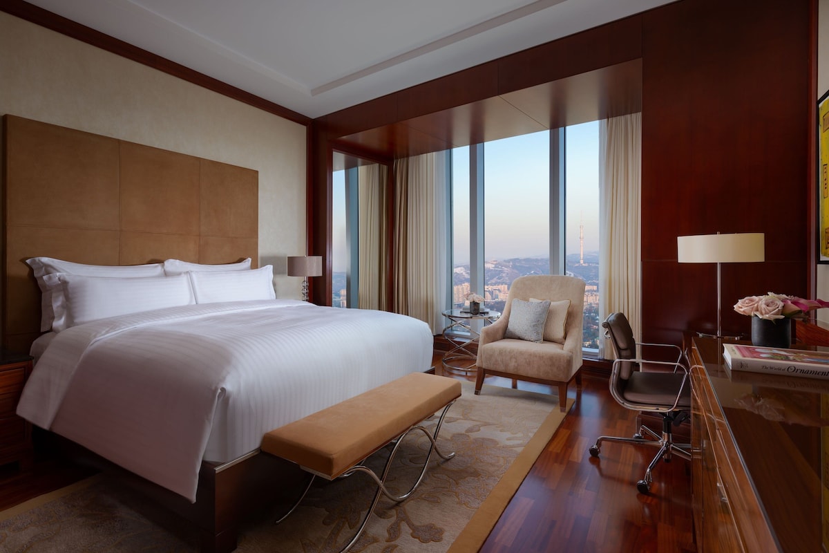 The Ritz, Almaty (Deluxe Room) image 4