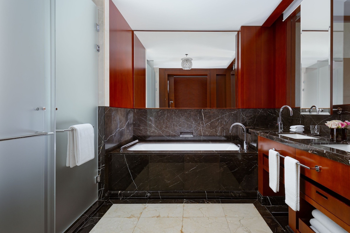 The Ritz, Almaty (Deluxe Room) image 8