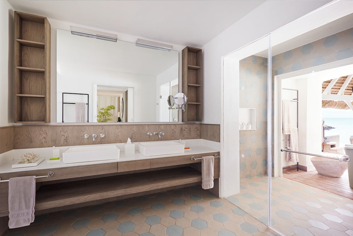 Lux Gaube Resort & Villas (Prestige Junior Suite)
 image 6