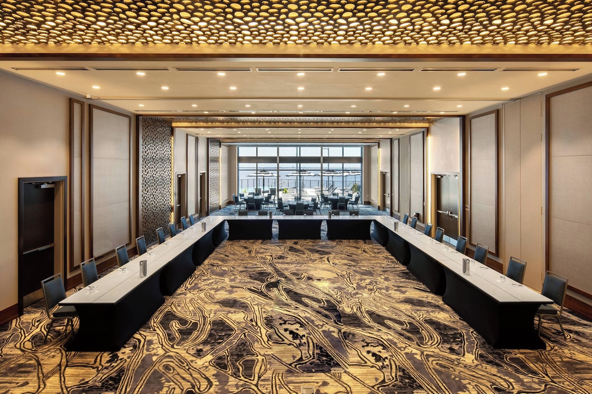 The Current Hotel (Guest room Bay view) image 8