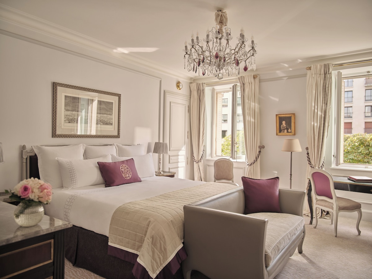Hotel Plaza Athenee (Deluxe Room) image 4