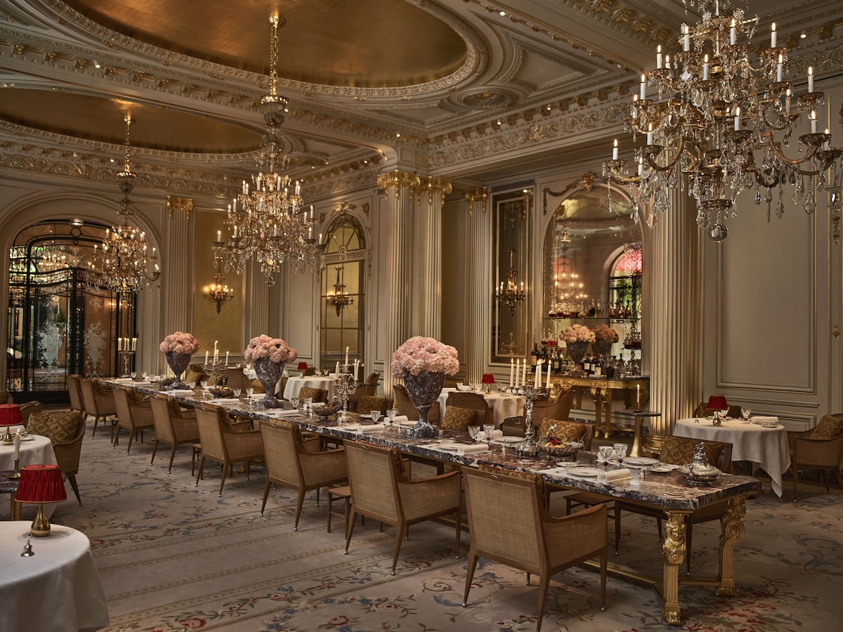 Hotel Plaza Athenee (Deluxe Room) image 5