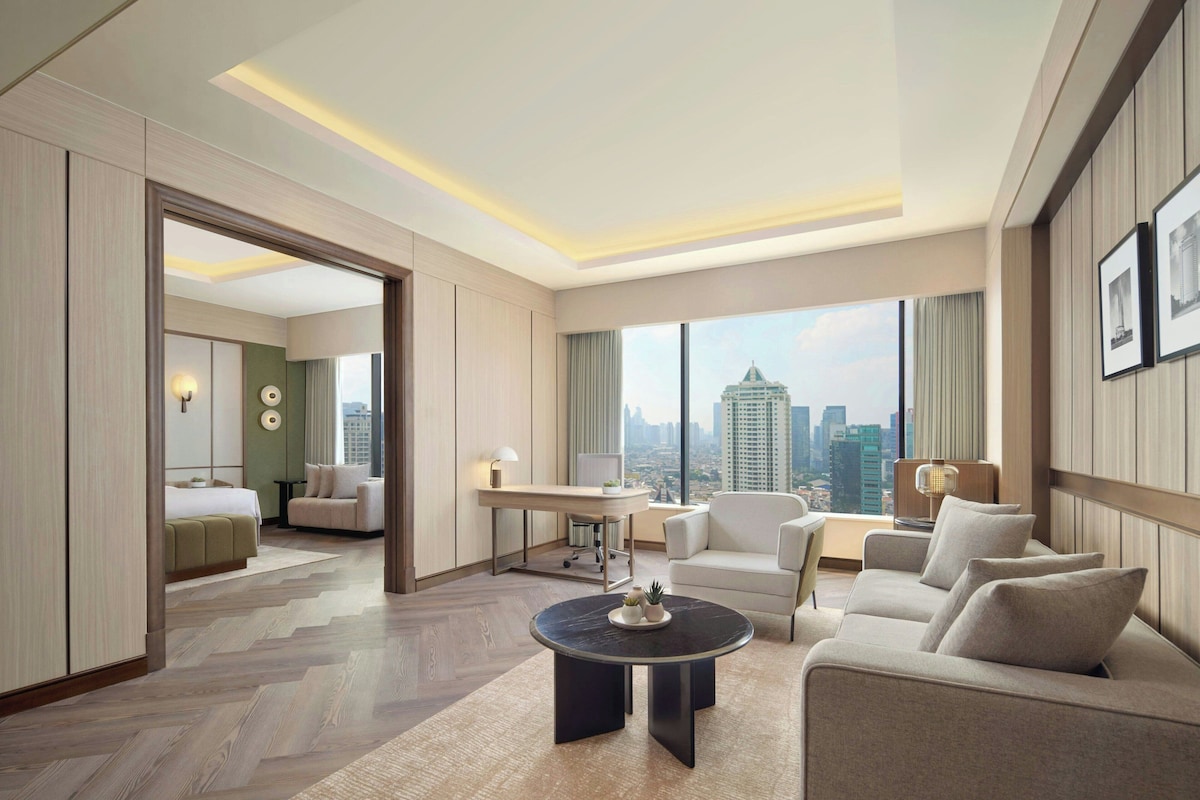 JW Marriott Hotel (Premier Suite) image 3