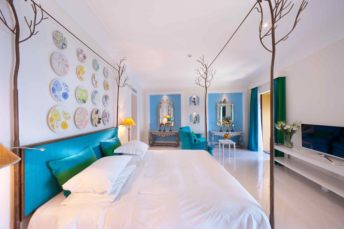 Bellevue Syrene (Deluxe Room with Sea View) image 4