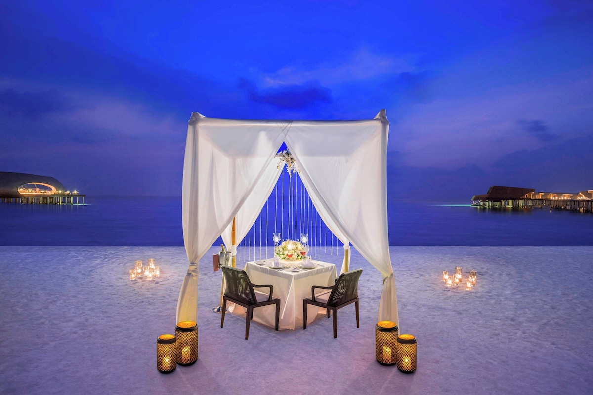 The St. Regis Maldives Vommuli Resort image 5
