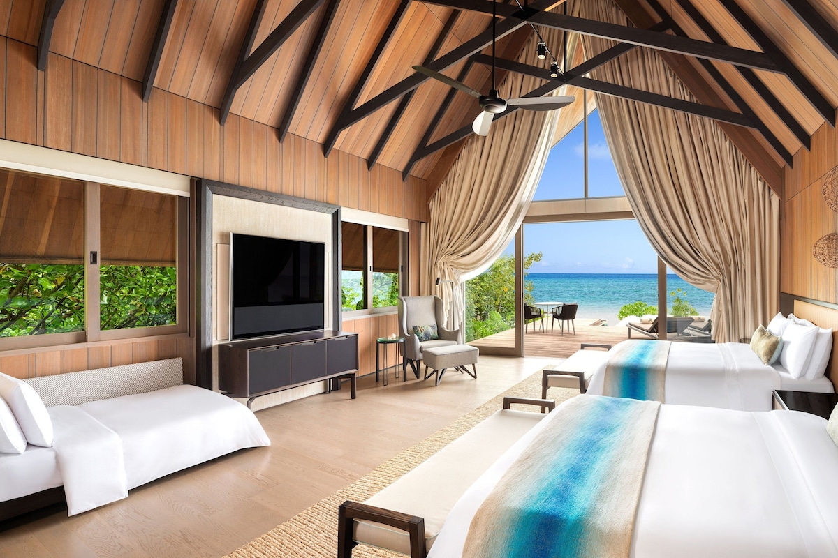 The St. Regis Maldives Vommuli Resort image 6