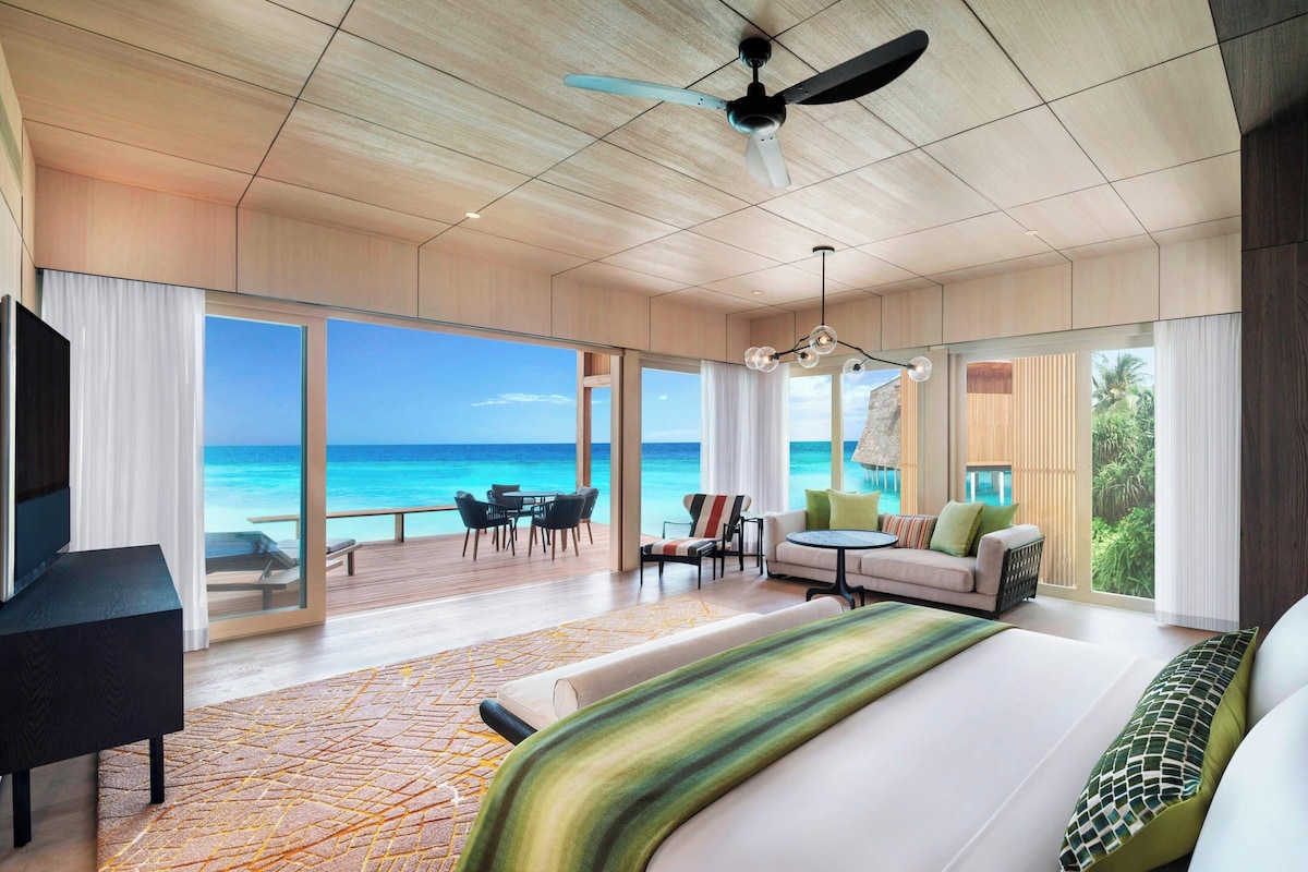The St. Regis Maldives Vommuli Resort image 7