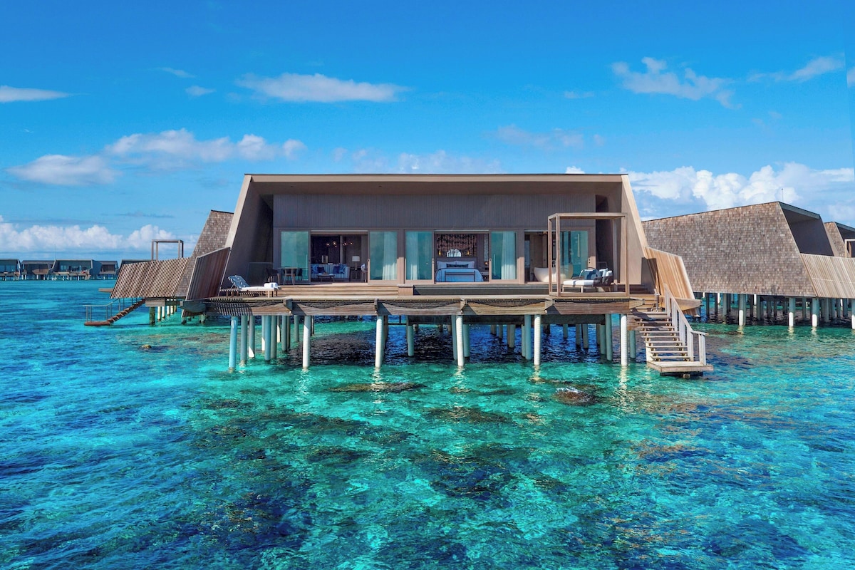 The St. Regis Maldives Vommuli Resort image 8