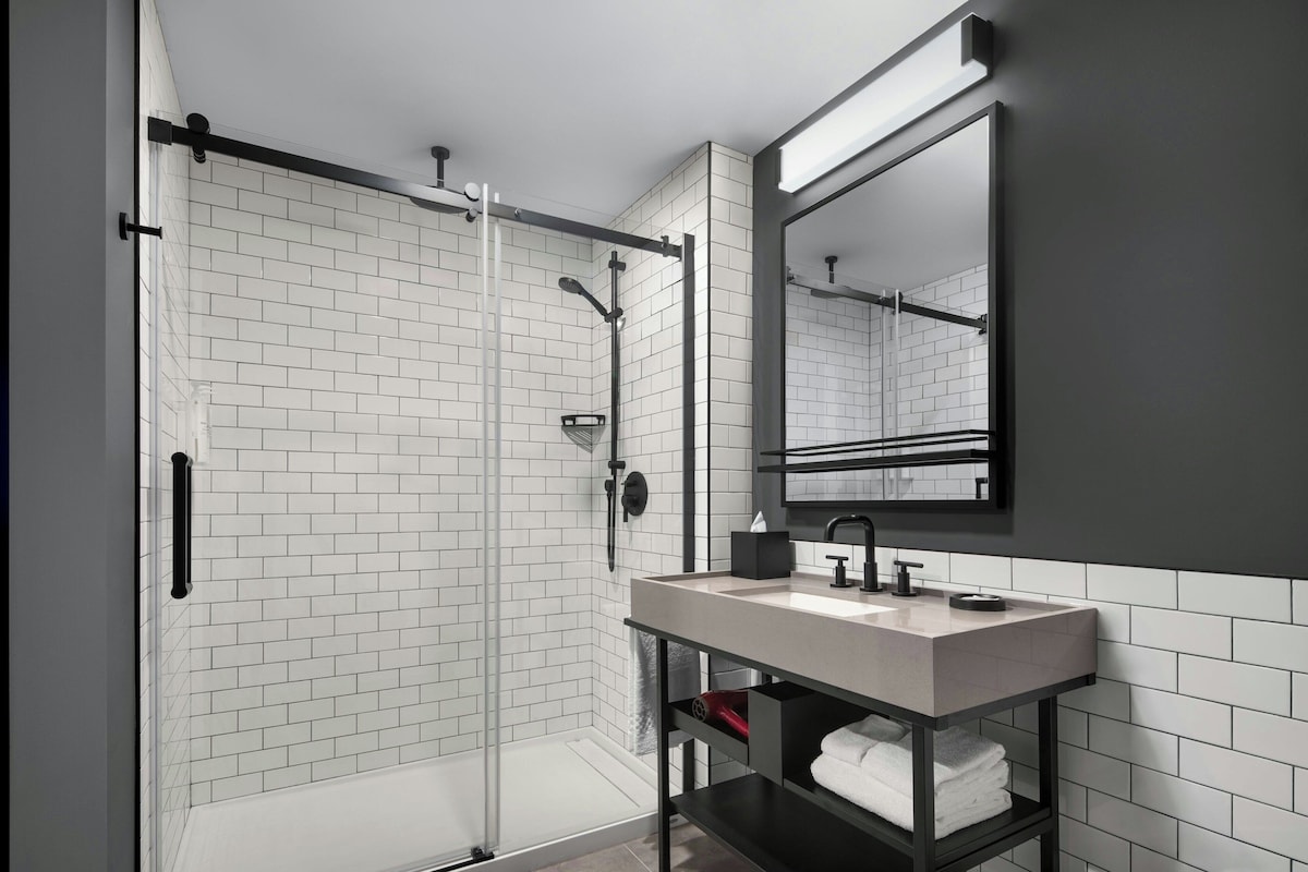 Moxy Montreal (Standard Room with City View) image 7