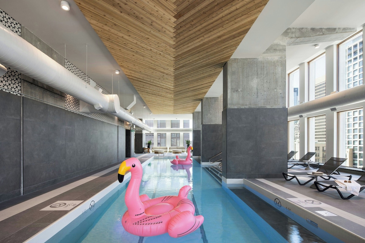 Moxy Montreal (Standard Room with City View) image 8