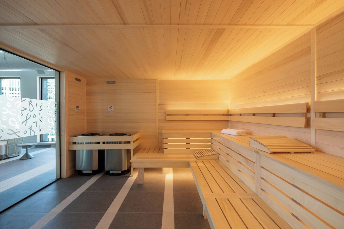 Moxy Montreal (Standard Room with City View) image 9