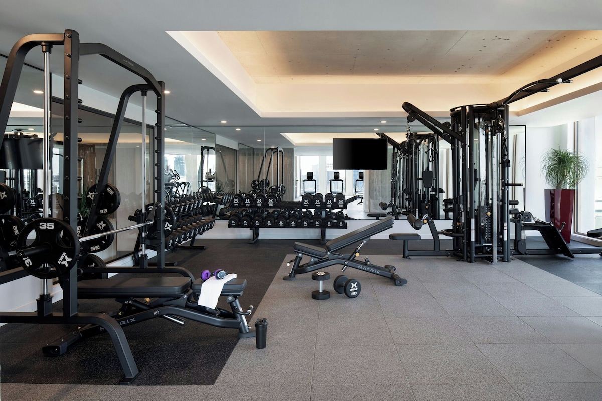 Moxy Montreal (Standard Room with City View) image 10