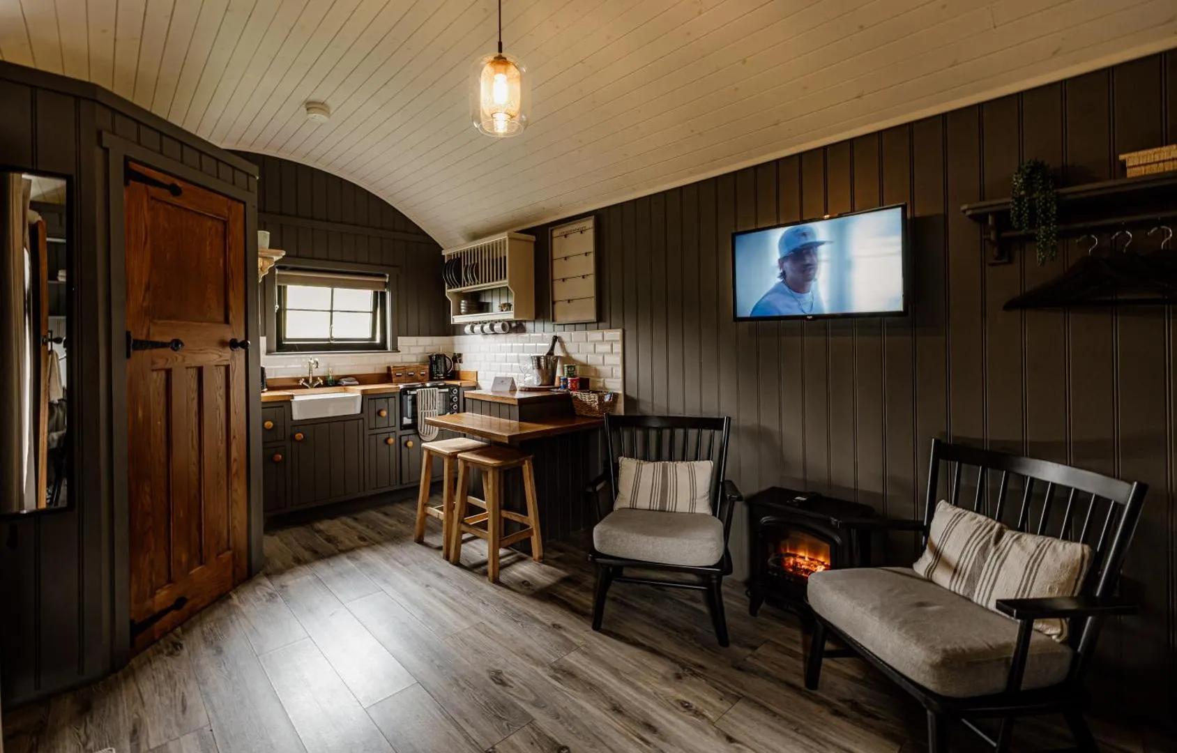 Shepherds Huts (Studio with Mountain View) image 4