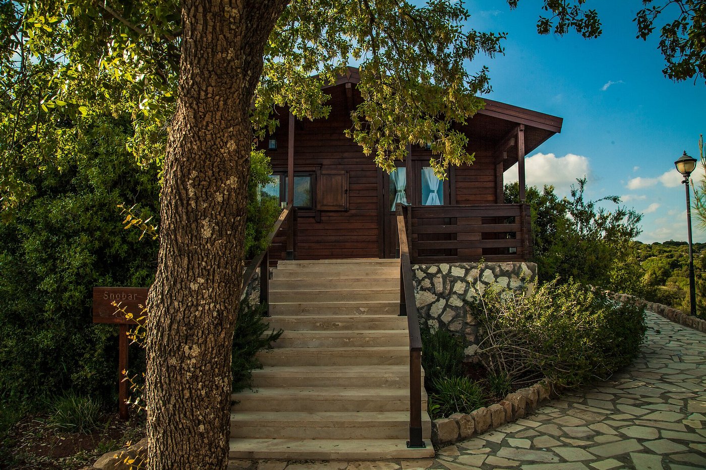 Mountain Breeze Lodge (One-Bedroom Chalet) image 1
