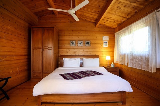 Mountain Breeze Lodge (One-Bedroom Chalet) image 8