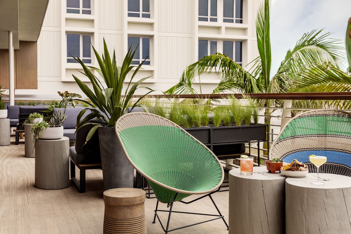 Hotel June West LA (Spacious King) image 2