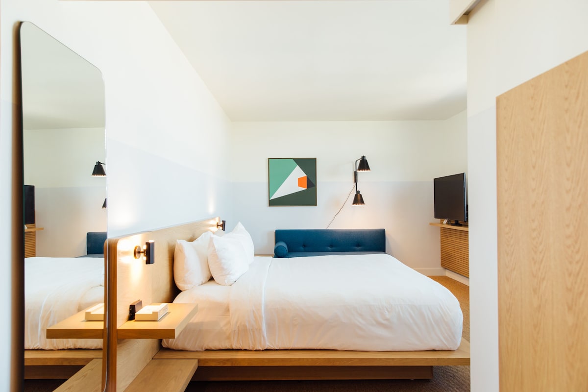 Hotel June West LA (Spacious King) image 4