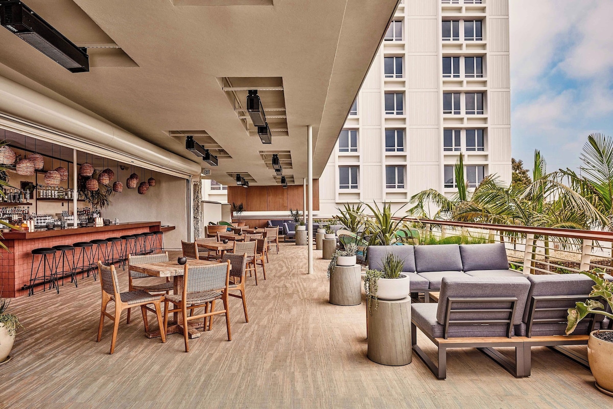 Hotel June West LA (Spacious King) image 7