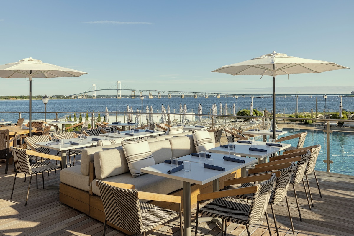 Newport Harbor Island (Waterview King) image 2