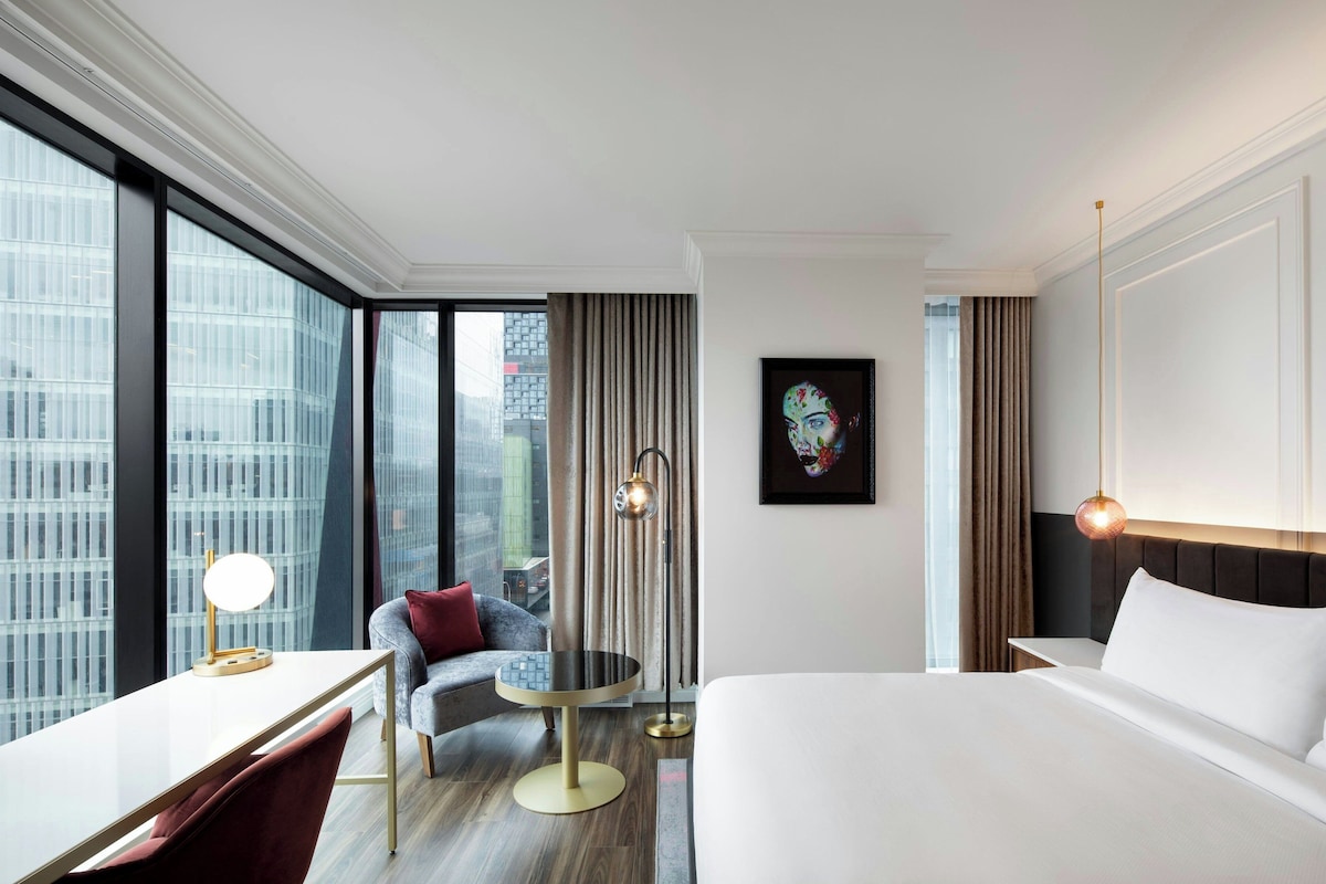 HONEYROSE Hotel (Room with City View) image 3