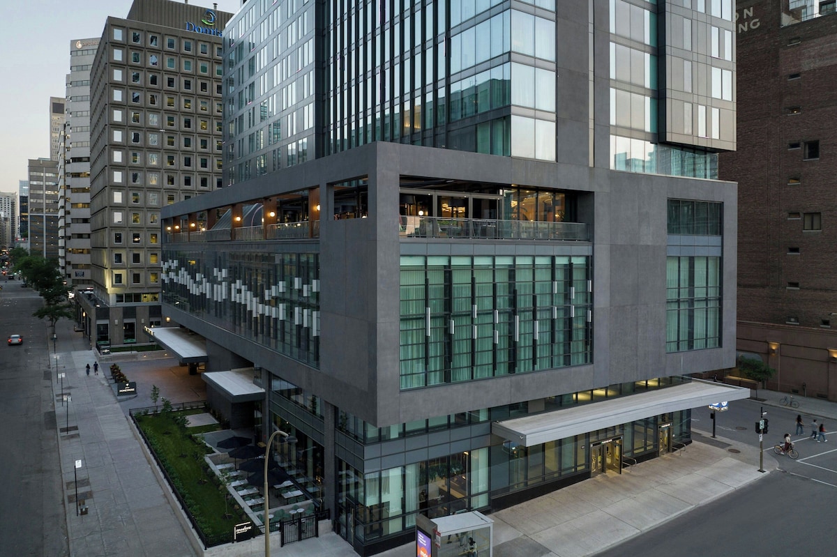 HONEYROSE Hotel (Room with City View) image 10