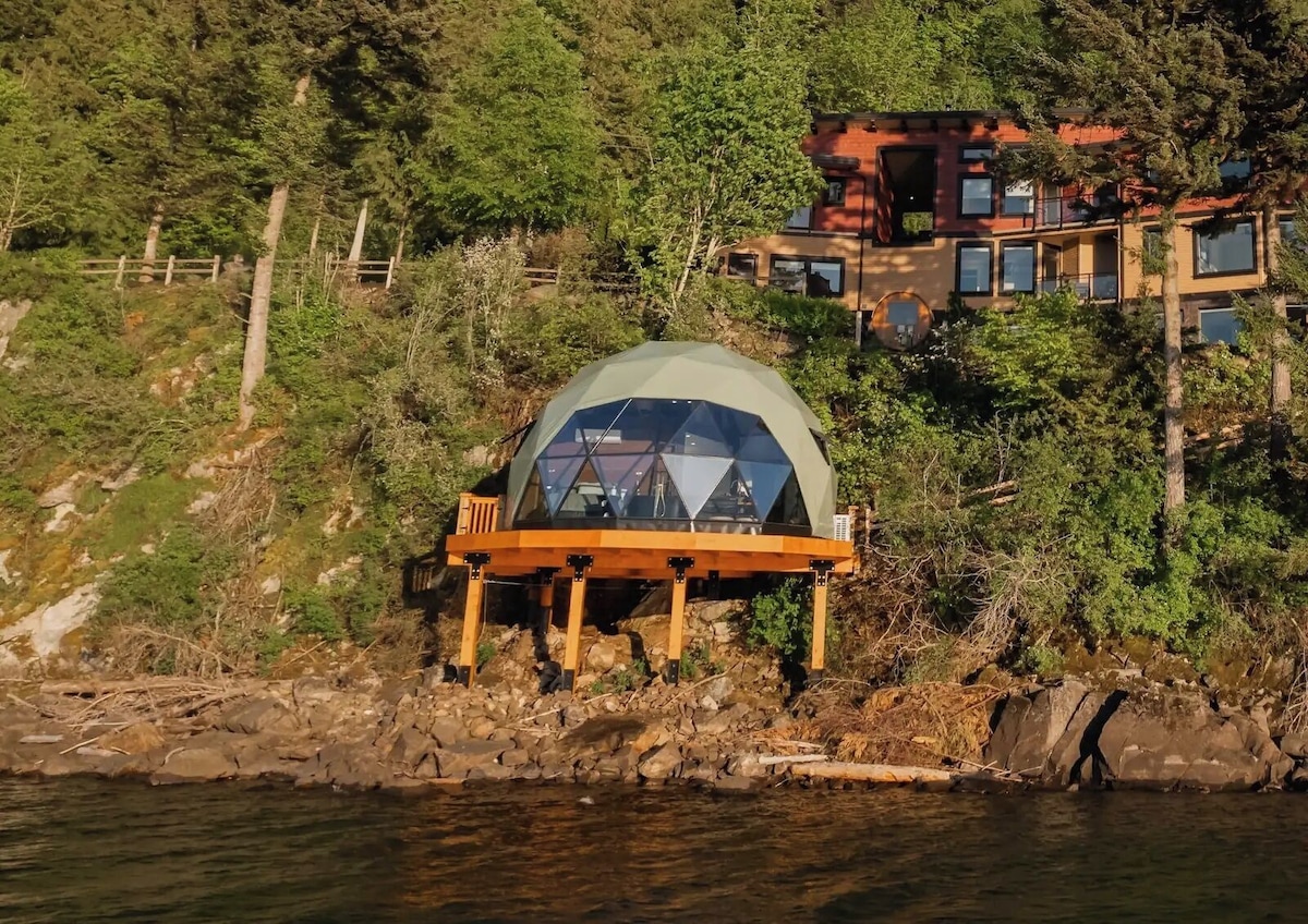 The Lodge on Harrison Lake (Geodome) image 1