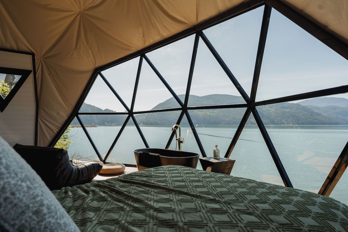 The Lodge on Harrison Lake (Geodome) image 7