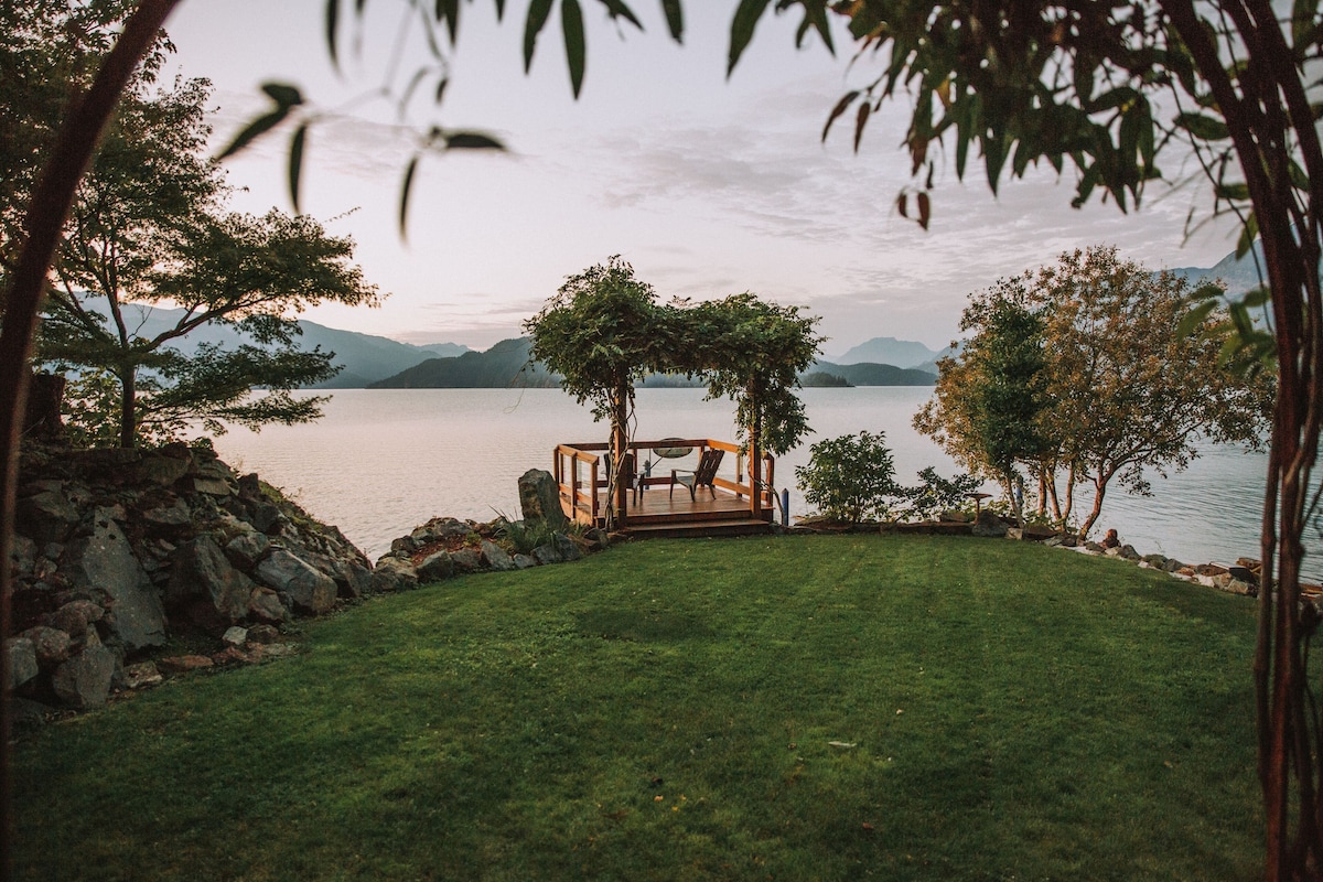 The Lodge on Harrison Lake (Geodome) image 8