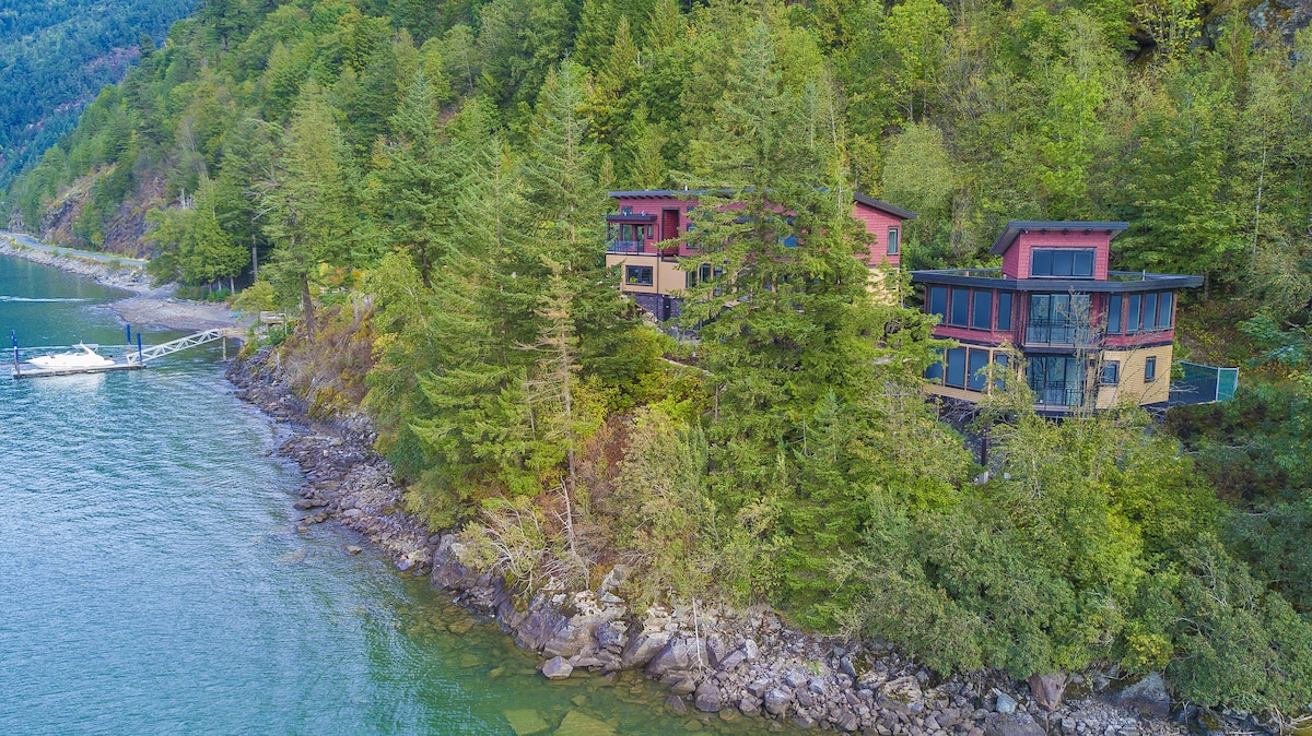 The Lodge on Harrison Lake (Geodome) image 9