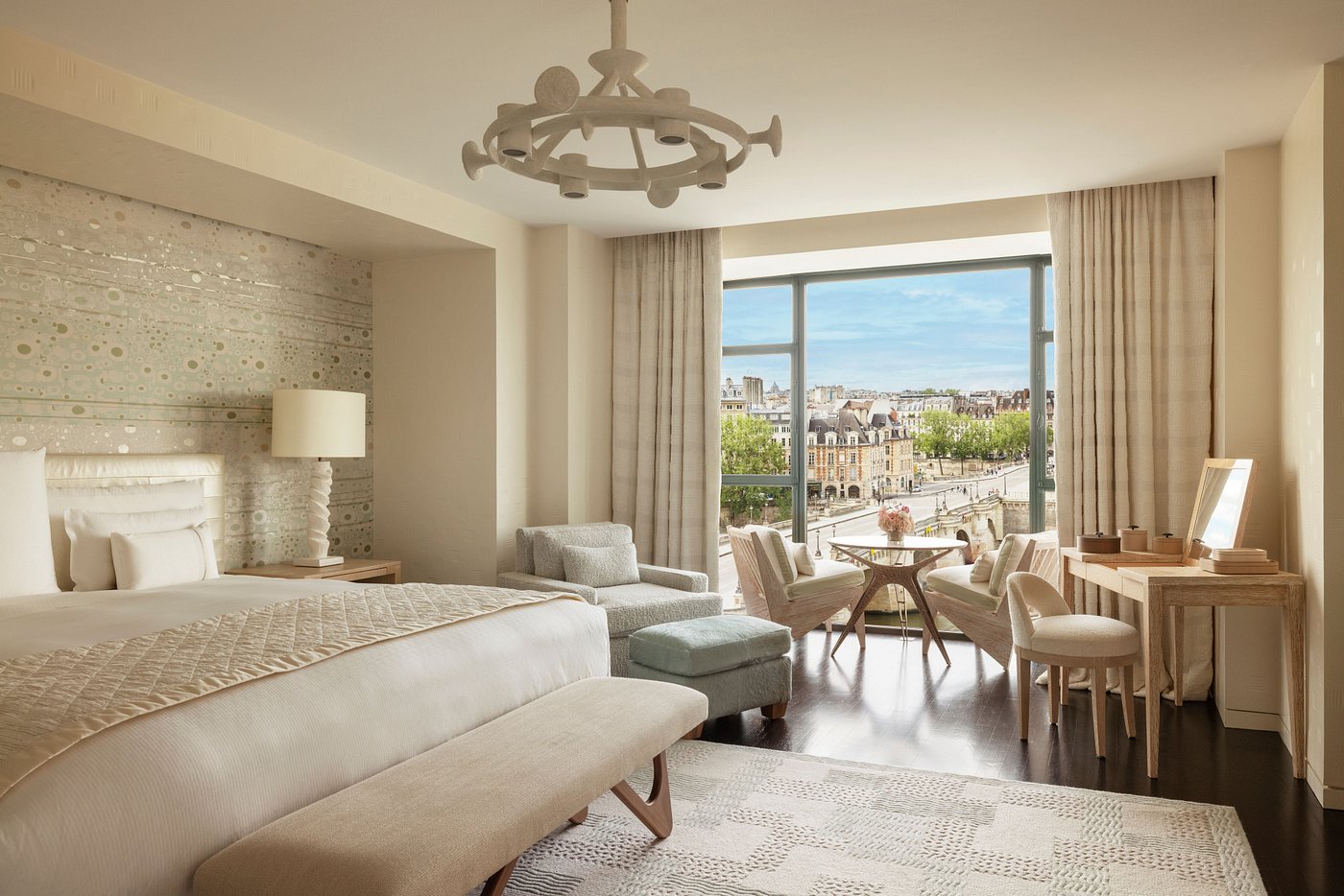 Cheval Blanc Paris (Deluxe Room) image 3
