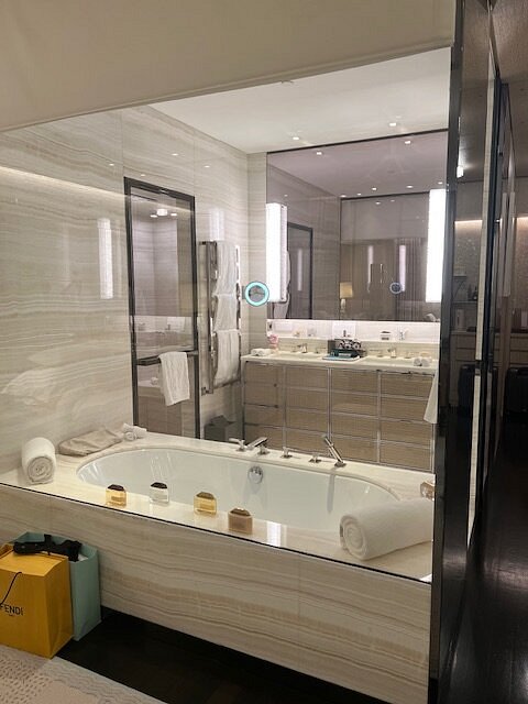 Cheval Blanc Paris (Deluxe Room) image 6