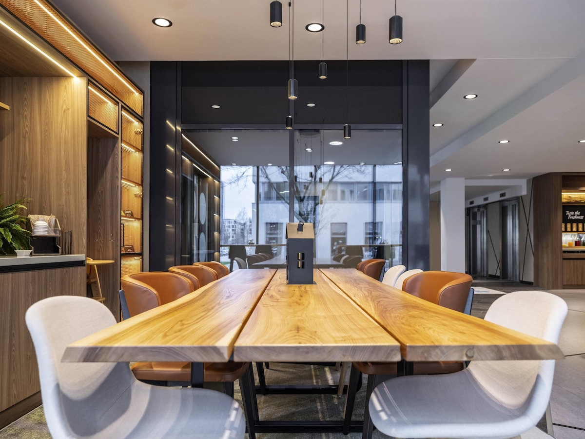Novotel Suites Wien City Donau image 2