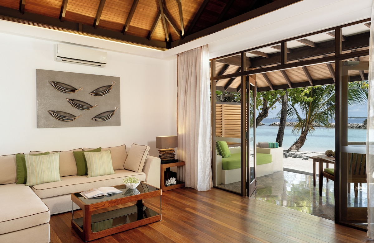 Superior Room Niva Kurumba Maldives image 6