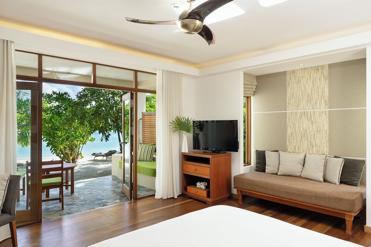 Superior Room Niva Kurumba Maldives image 7