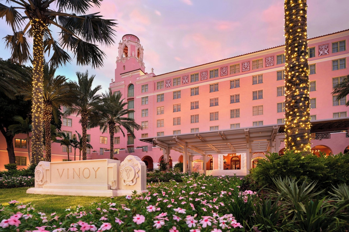 The Vinoy Resort & Golf Club (Deluxe) image 1