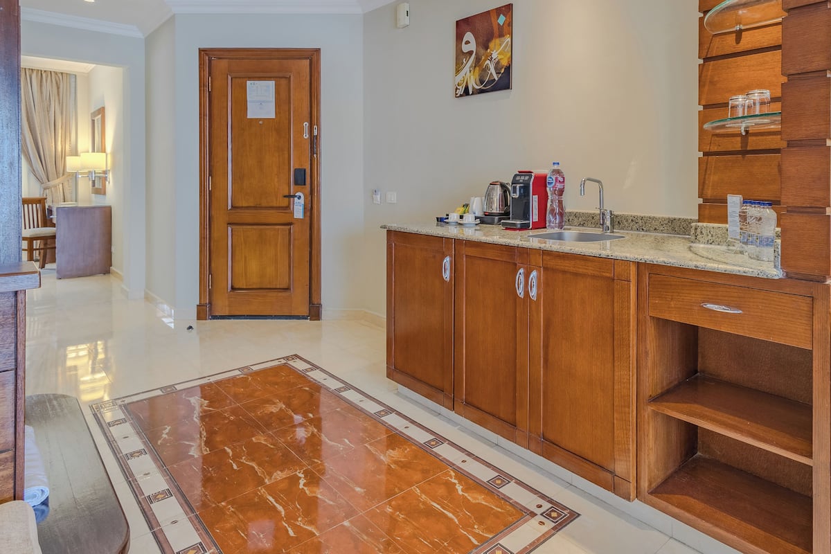 Premium Jacuzzi Suite, Sultan Gardens Resort
 image 4
